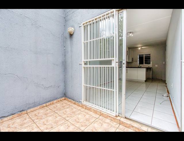 1 BEDROOM APARTMENT TO LET IN RADIOKOP